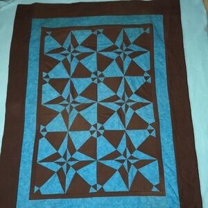 QUILT- Hand made lap size 🎄Host pick🎄